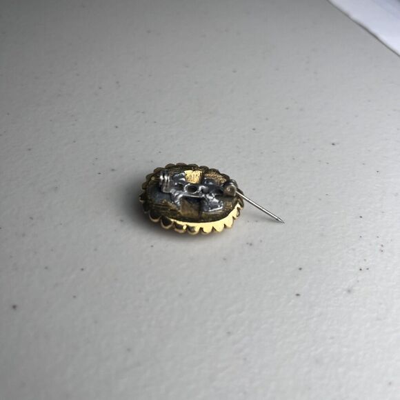 Vintage Cameo Brooches Ornate Gold Tone Oval Carved Resin Pin Jewelry Lot of 2 - Picture 13 of 13